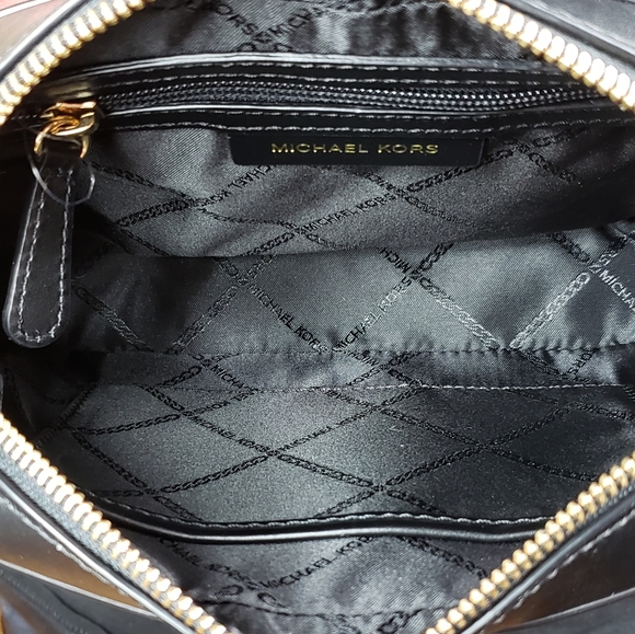 ⚠️LAST 1⚠️ Michael Kors Butterfly MD Crossbody Bag - Picture 4 of 10